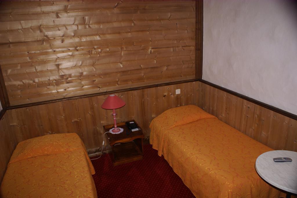 Hotel Le Relais De L'Abbaye Tournus Esterno foto